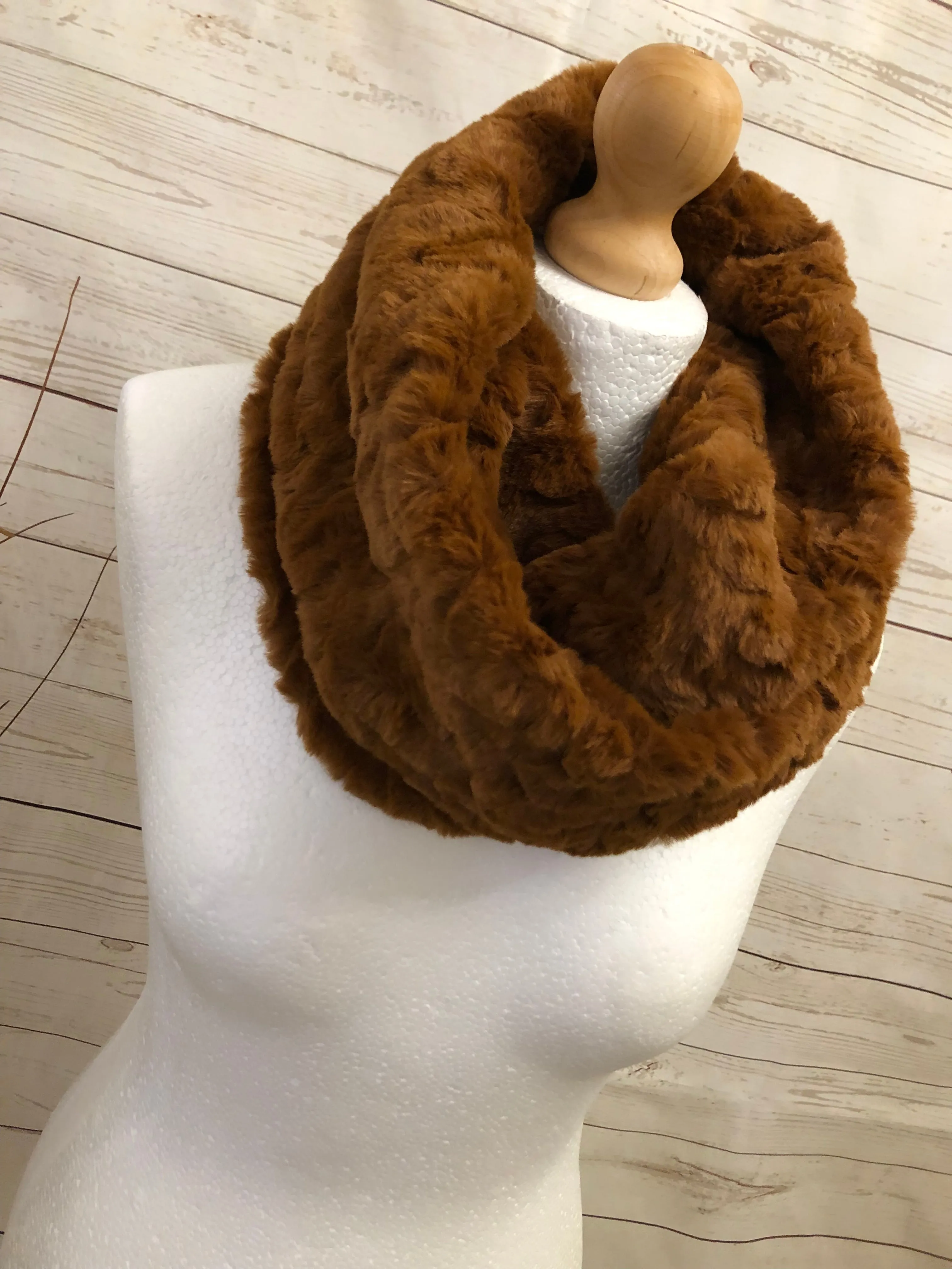 Ladies Girls Short Faux Fur Textured BROWN Snood Soft Winter Infinity Scarf