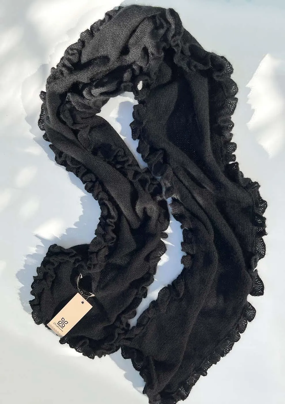 Small cashmere scarf in black - Ruffled