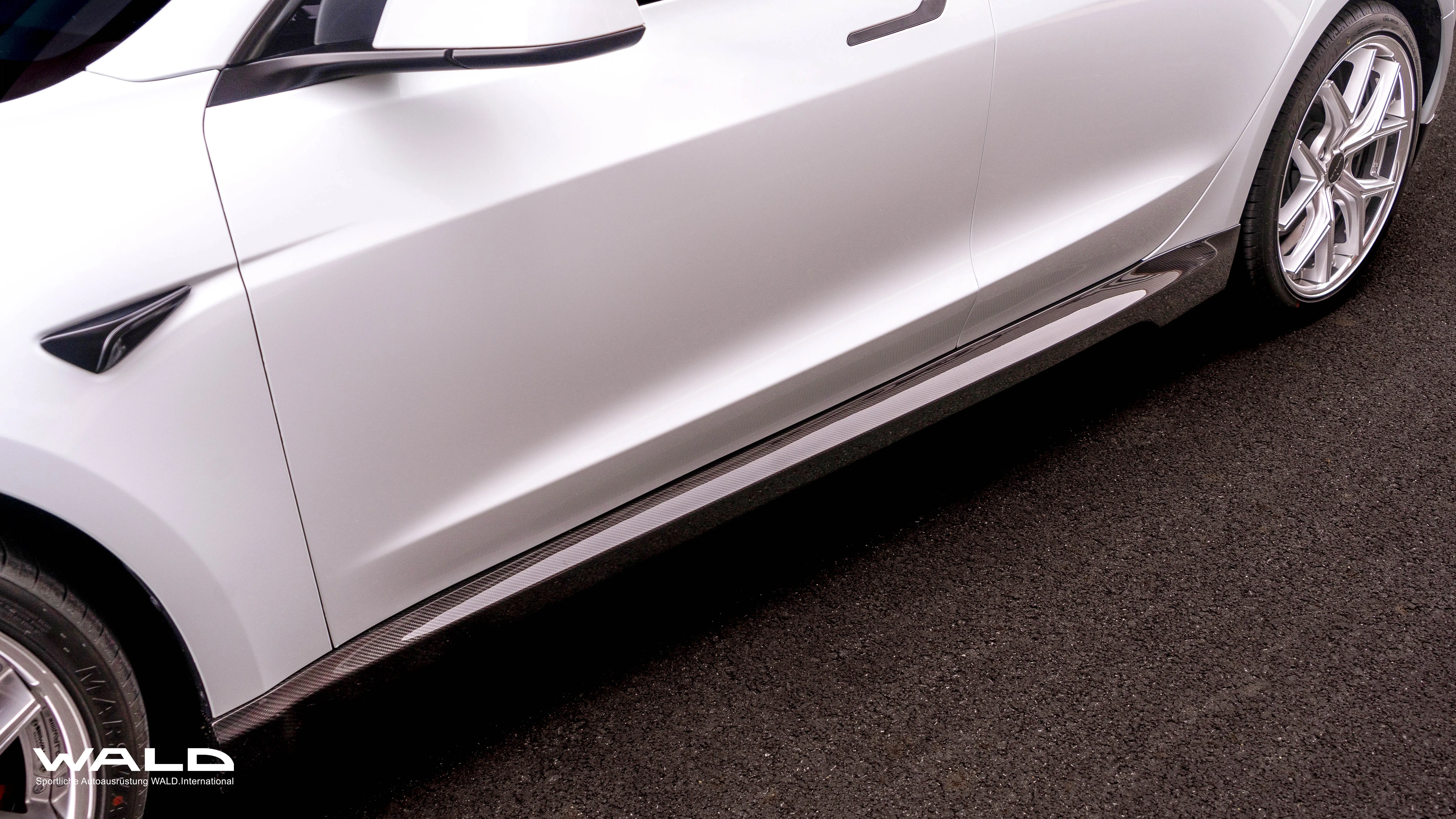 WALD Dry Carbon Fiber Side Skirts for Tesla Model 3 Highland 2023 